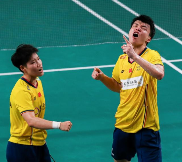 中国队绝杀印度队，黄鸭组合带队取胜