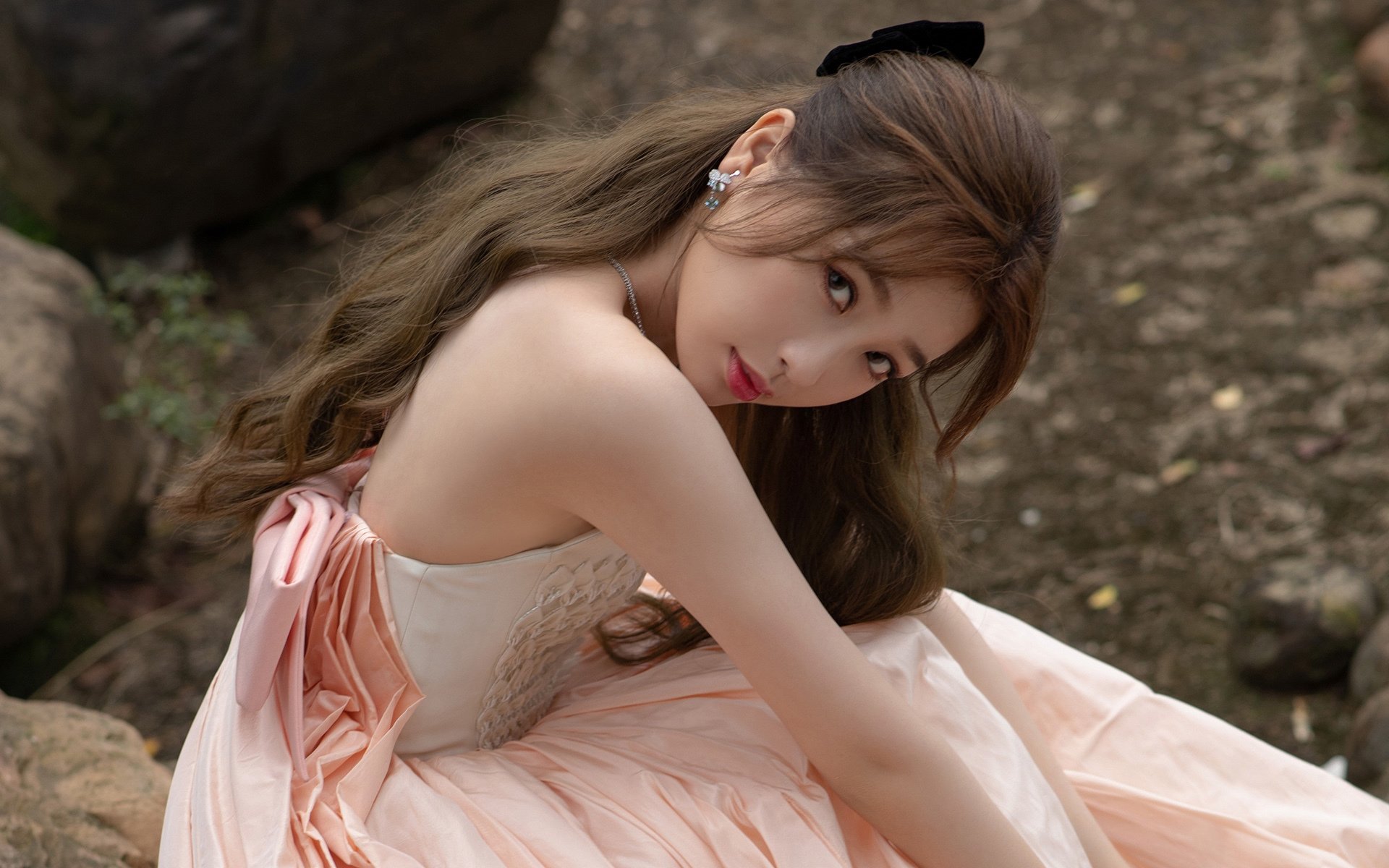 唯一性传奇,克瓦拉茨赫利亚的大场面艺术与马德里竞技的突尼斯征服